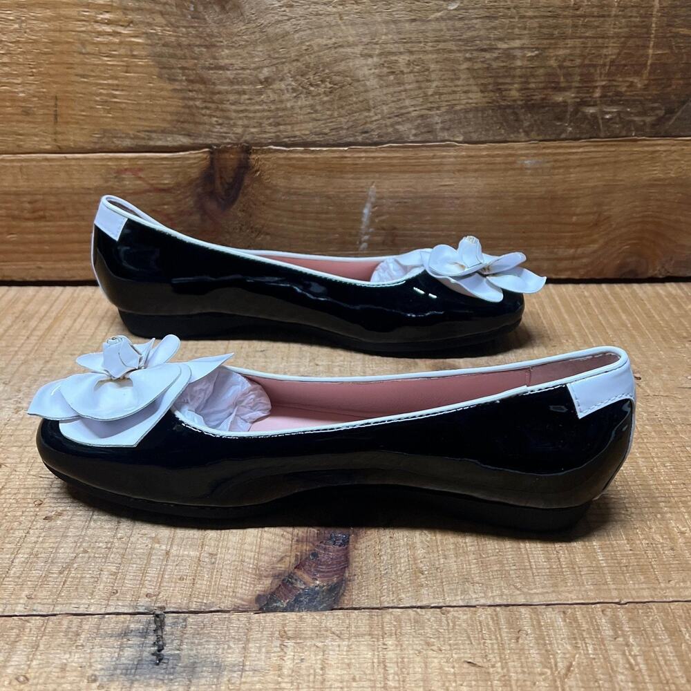 Taryn Rose • Berndt •Slip on 6M Black/White Patent Leather - Picture 5 of 9